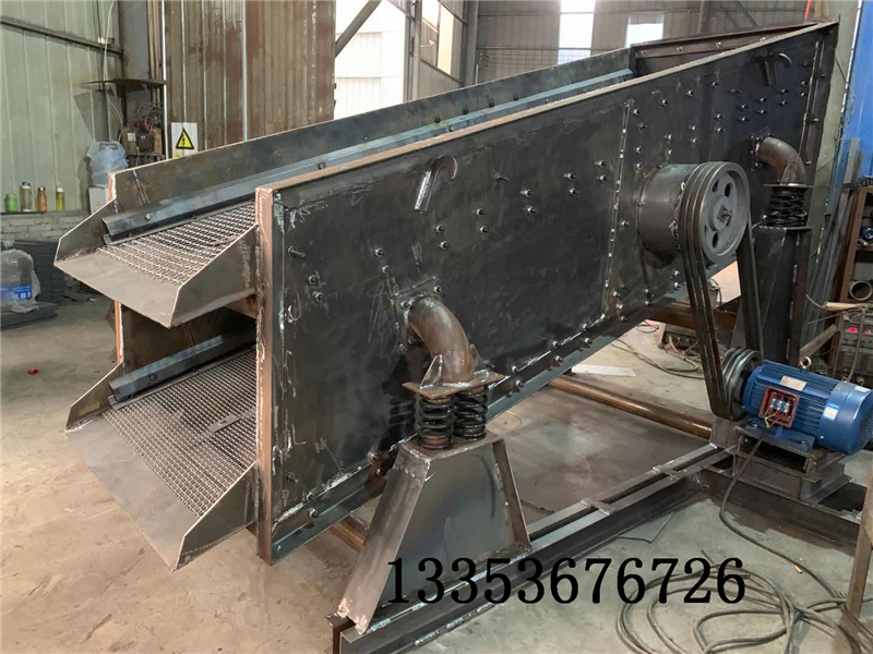 石料振動(dòng)篩分機(jī)喂料不勻稱會(huì)造成哪些原因？1